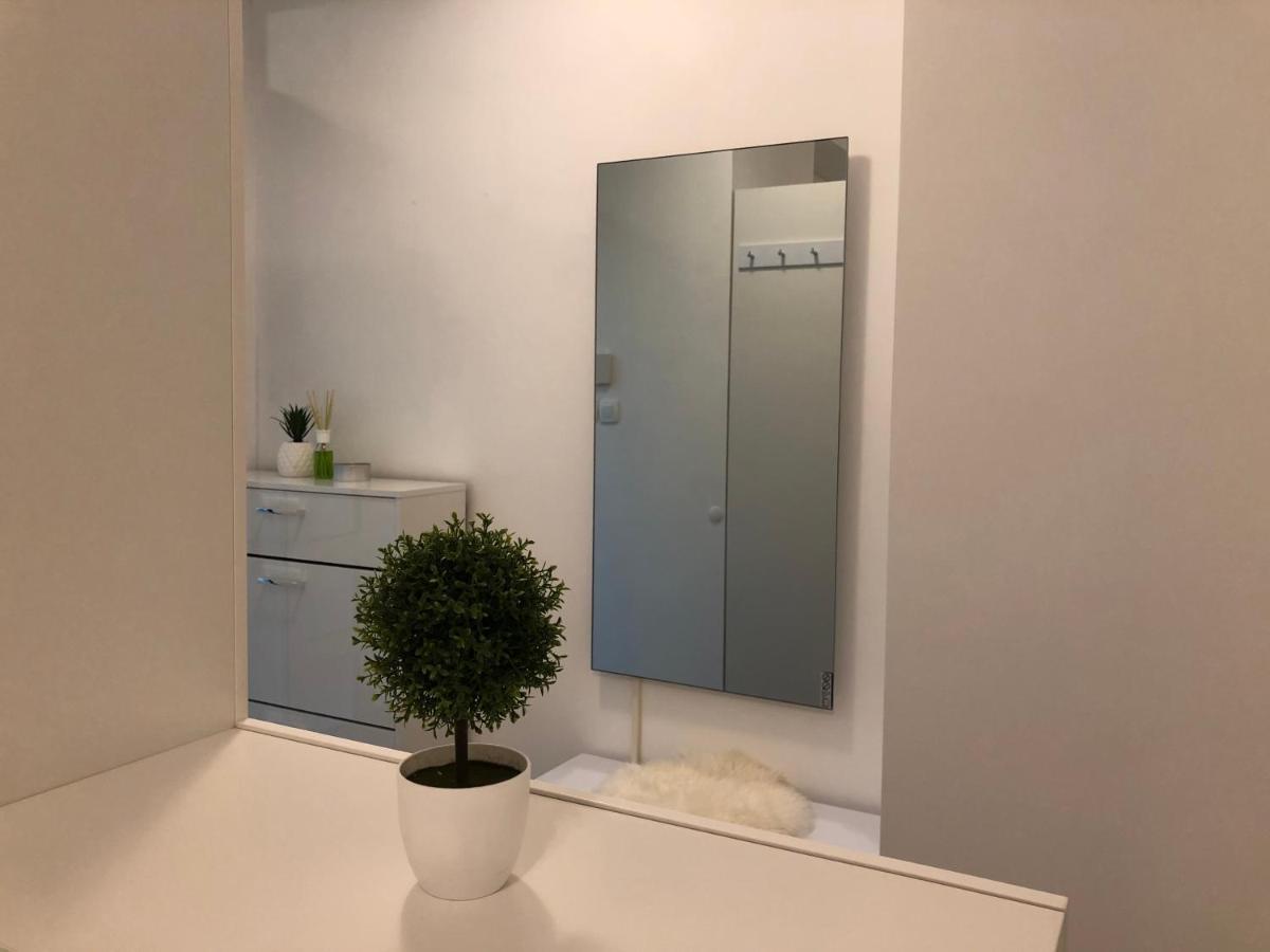 Modern Center Studio Under The Castle II Free Parking Apartman Ljubljana Kültér fotó