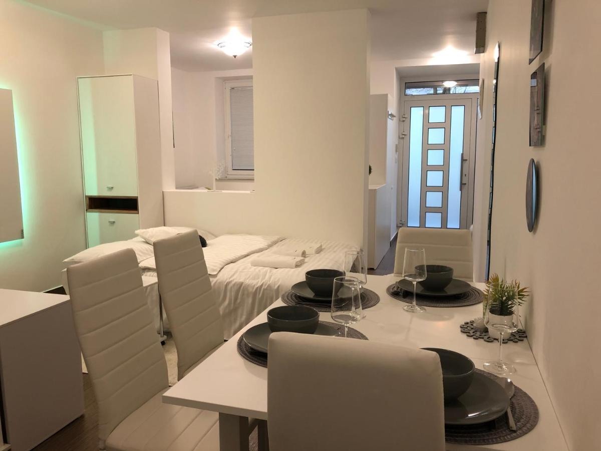 Modern Center Studio Under The Castle II Free Parking Apartman Ljubljana Kültér fotó
