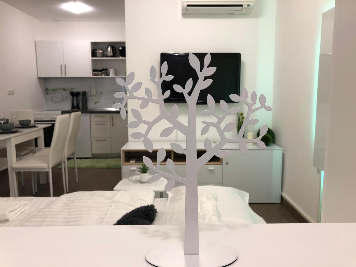 Modern Center Studio Under The Castle II Free Parking Apartman Ljubljana Kültér fotó